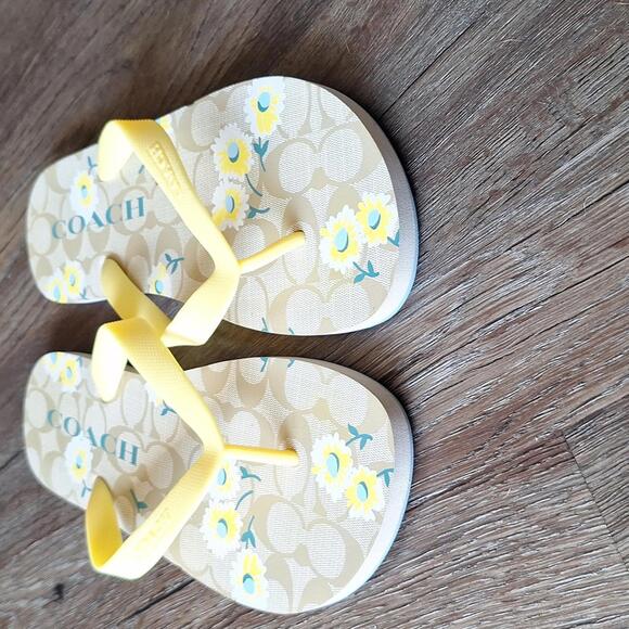 Coach Classic Yellow Strap Flip Flop Size 7 - Picture 3 of 6